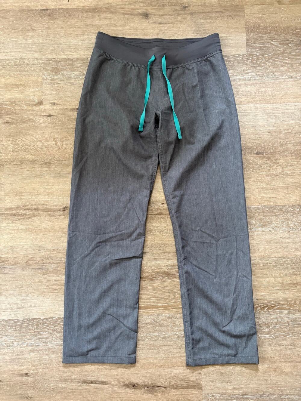 FIGS Livingston basic scrub pants in graphite gray